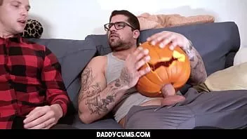 Jouer Le sexe avec papa en vacances est plus amusant - benjamin blue, ryan bones