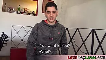Jouer Stud latin amateur fait n'importe quoi pour de l'argent