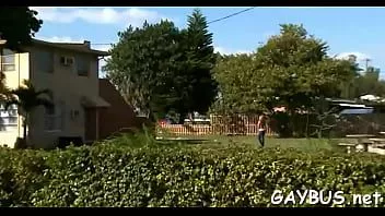 Oynat Vahşi homoseksüel seks sırasında ücretsiz taşak kremi