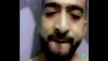 play Il più grande scandalo della masturbazione con un giovane davanti alla telecamera