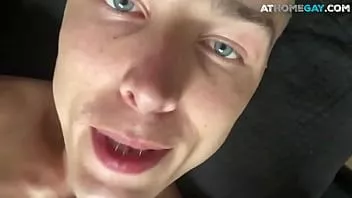 play Jock strappato masturba il suo dong prima di usare il giocattolo in un'azione da solista