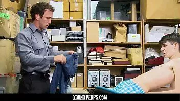 play Youngperps – nerdiger Schnuckel, der von einem Wachmann beschimpft wird