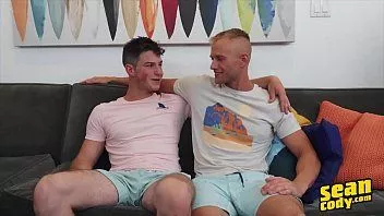 play 猛男夫妇进行粗暴的肛交 - Sean Cody