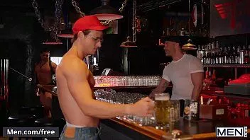 Afspelen Bar is dichtbij en (dirk caber, kurtis wolfe, nate grimes, jaxx thanatos) beginnen te neuken - men.com