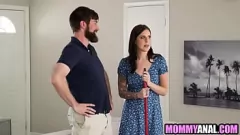 play Surpriză anală pentru Prude Housewife Chris Epic