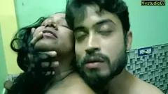 تشغيل أخت هندية ساخنة تحصل على مارس الجنس تقريبًا من قبل أخي يبلغ من العمر 18 عامًا