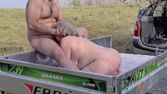 Играть Бабушка обожает анальный секс и горячий камшот на открытом воздухе