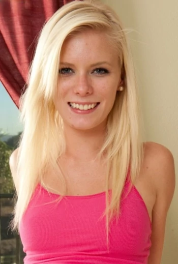 Pornoster Elaina Raye