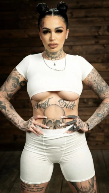 Порнозвезда Leigh Raven